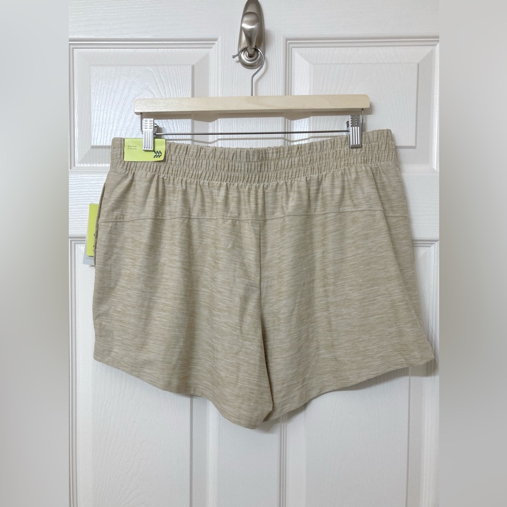 NEW All in Motion Women’s Beige Knit Shorts Size Large Athleisure Lounge Summer - Picture 6 of 10